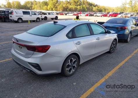 2021 Kia Forte Lxs z USA, uszkodzony, nr VIN 3KPF24AD2ME352667